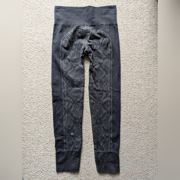 Lululemon Ebb to Street legging in Dark Graphite - Picture 5 of 6